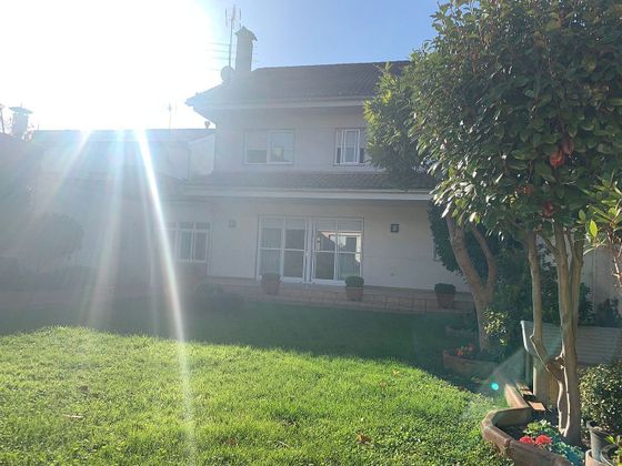 Foto 2 de Casa en venda a Castiñeiriño - Cruceiro de Sar de 4 habitacions amb terrassa i garatge