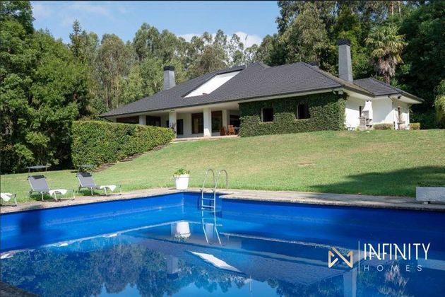 Foto 2 de Venta de casa en Urduliz de 6 habitaciones con terraza y piscina