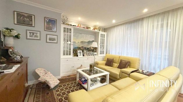 Foto 1 de Piso en venta en Indautxu de 3 habitaciones con terraza y balcón