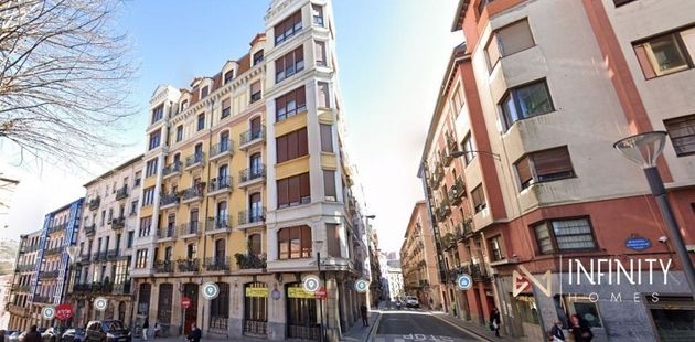 Foto 1 de Alquiler de piso en Bilbao la Vieja de 5 habitaciones con muebles y balcón