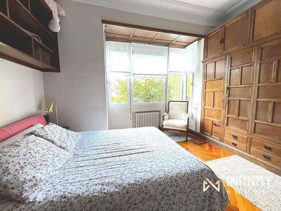 Foto 2 de Piso en alquiler en Indautxu de 4 habitaciones con muebles y balcón