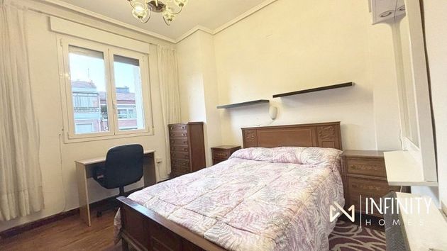 Foto 1 de Alquiler de piso en Ametzola de 3 habitaciones con muebles y calefacción
