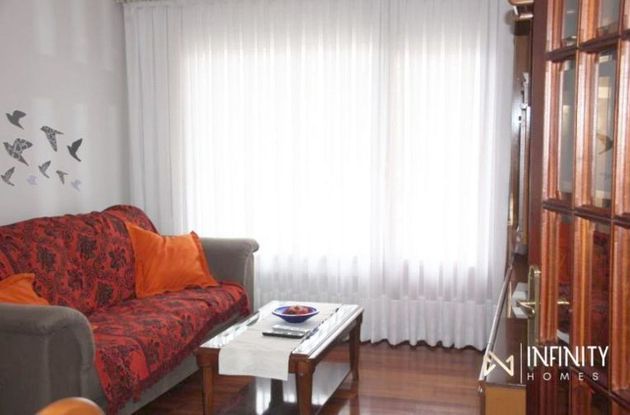 Foto 1 de Pis en lloguer a San Pedro de Deusto-La Ribera de 3 habitacions amb mobles i balcó