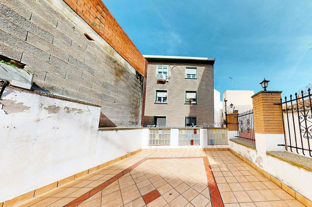 Foto 1 de Casa en venda a Barrio Torrero de 3 habitacions amb terrassa i calefacció