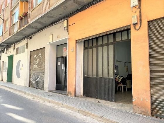 Foto 1 de Local en lloguer a calle De Granada de 150 m²