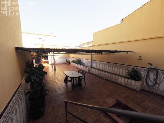 Foto 1 de Casa adossada en venda a Tomelloso de 4 habitacions amb terrassa i jardí