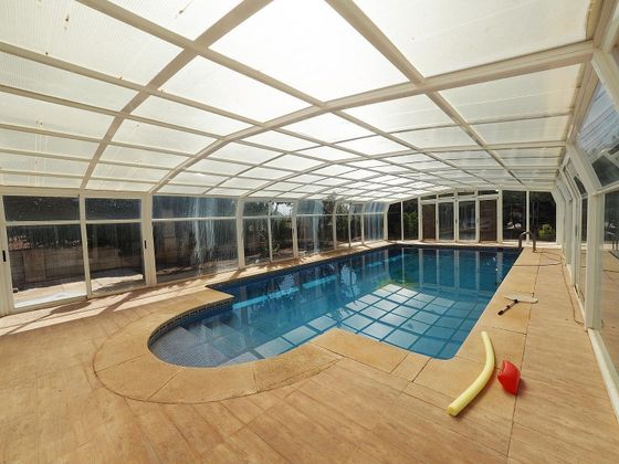 Foto 1 de Chalet en venta en Tomelloso de 3 habitaciones con piscina y jardín
