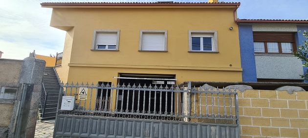 Foto 2 de Casa en venda a Arteixo de 4 habitacions amb terrassa i garatge