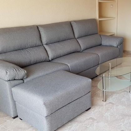 Foto 2 de Alquiler de ático en avenida De Italia de 3 habitaciones con terraza y muebles