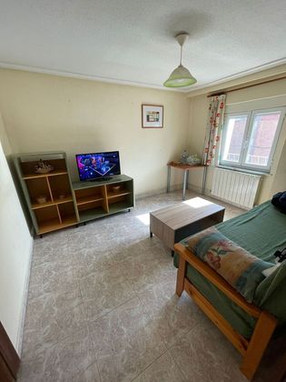 Foto 2 de Alquiler de piso en calle Beleña de 2 habitaciones con muebles y calefacción