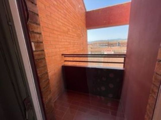 Foto 2 de Pis en venda a plaza De la Paz de 4 habitacions amb terrassa i mobles