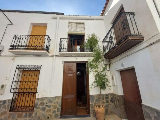 Foto 1 de Venta de casa en calle Carlos Mendoza de 5 habitaciones con terraza y jardín