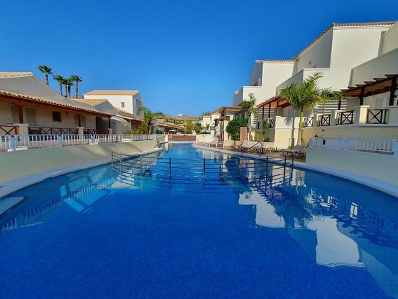 Foto 2 de Venta de casa en Los Cristianos - Playa de las Américas de 2 habitaciones con terraza y piscina