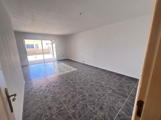 Foto 2 de Casa en venda a Las Chafiras de 3 habitacions amb terrassa i garatge