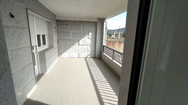 Foto 2 de Piso en venta en Verín de 3 habitaciones con terraza y piscina