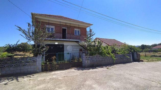 Foto 2 de Chalet en venta en calle Vilardevós de 3 habitaciones con terraza y garaje