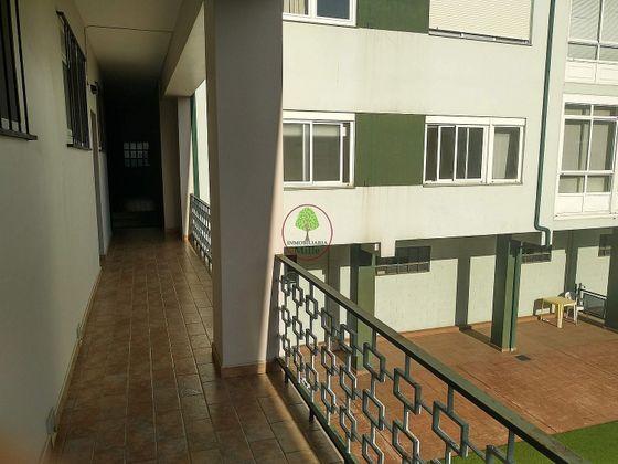 Foto 2 de Piso en venta en Pontedeume de 4 habitaciones con terraza y piscina