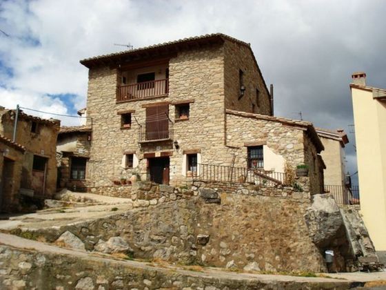 Foto 1 de Casa en venda a Rubielos de Mora de 4 habitacions amb calefacció