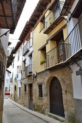 Foto 1 de Casa en venda a Rubielos de Mora de 3 habitacions amb balcó i calefacció