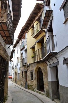 Foto 2 de Casa en venda a Rubielos de Mora de 3 habitacions amb balcó i calefacció