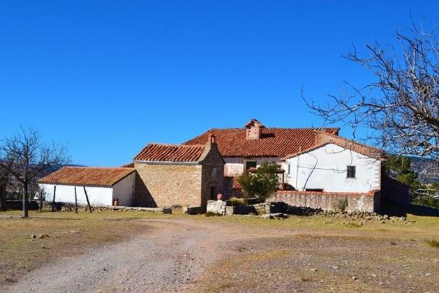 Foto 2 de Venta de casa rural en Mora de Rubielos de 3 habitaciones y 400 m²
