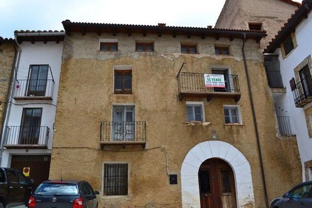 Foto 1 de Casa en venda a plaza Iglesia de 7 habitacions amb garatge i balcó