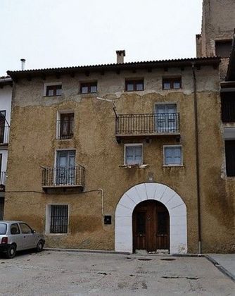 Foto 2 de Casa en venda a plaza Iglesia de 7 habitacions amb garatge i balcó
