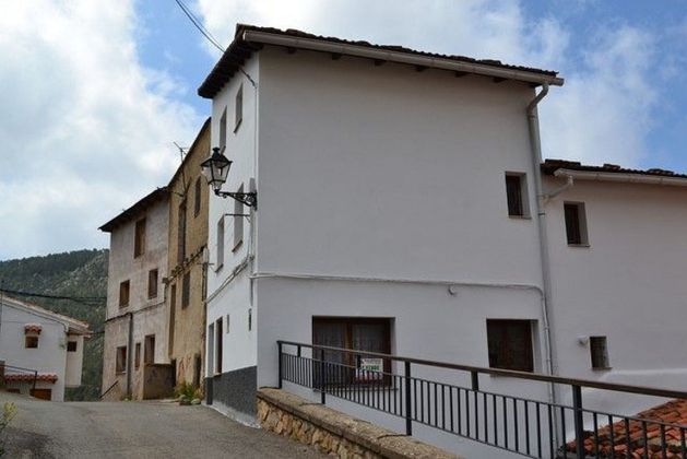 Foto 1 de Casa en venda a Alcalá de la Selva de 5 habitacions amb garatge