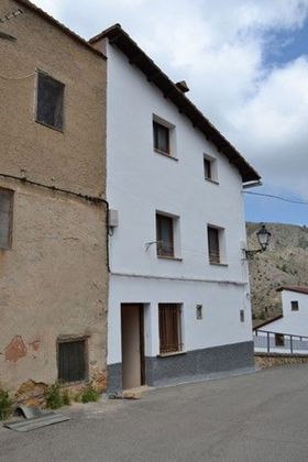 Foto 2 de Venta de casa en Alcalá de la Selva de 5 habitaciones con garaje