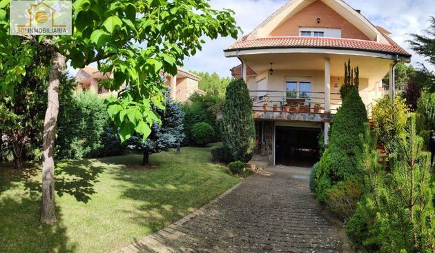 Foto 2 de Xalet en venda a Sariegos de 5 habitacions amb terrassa i piscina