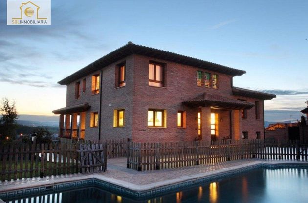 Foto 1 de Xalet en venda a Sariegos de 6 habitacions amb terrassa i piscina
