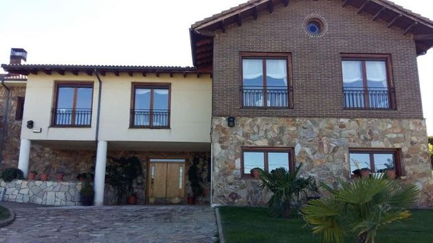 Foto 1 de Xalet en venda a Santovenia de la Valdoncina de 4 habitacions amb terrassa i piscina
