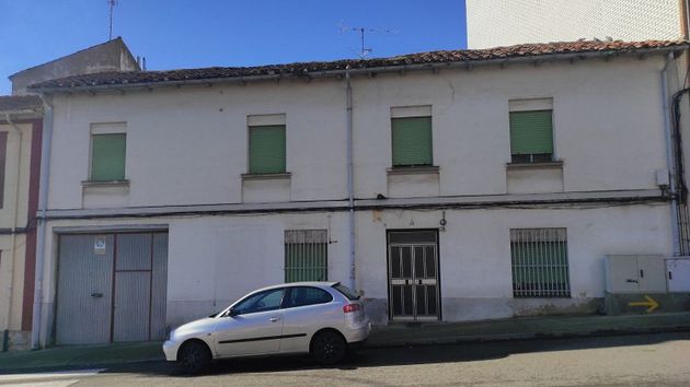Foto 1 de Casa en venda a Bañeza (La) de 1 habitació i 346 m²