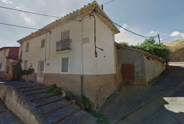 Foto 1 de Casa en venta en Alija del Infantado de 3 habitaciones con terraza