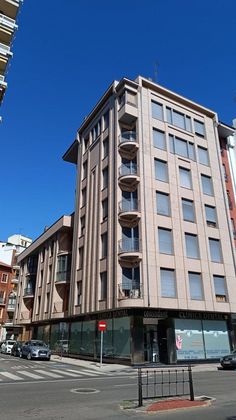 Foto 1 de Dúplex en venta en avenida Condesa de Sagasta de 4 habitaciones con terraza y garaje