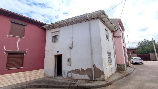Foto 1 de Venta de casa en Villaturiel de 5 habitaciones con terraza y calefacción