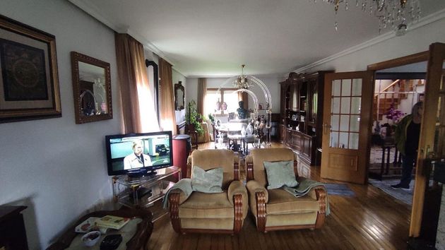 Foto 2 de Xalet en venda a Sariegos de 5 habitacions amb terrassa i jardí