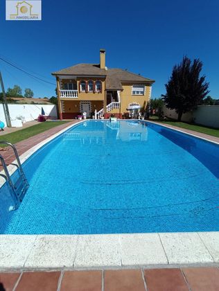 Foto 1 de Xalet en venda a San Andrés del Rabanedo de 5 habitacions amb terrassa i piscina