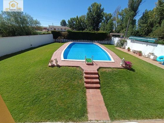 Foto 2 de Xalet en venda a San Andrés del Rabanedo de 5 habitacions amb terrassa i piscina
