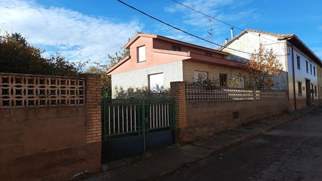 Foto 1 de Casa rural en venda a calle Del Valle de 2 habitacions amb jardí i calefacció