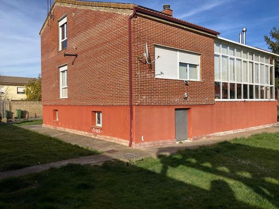 Foto 2 de Xalet en venda a Santovenia de la Valdoncina de 5 habitacions amb terrassa i garatge