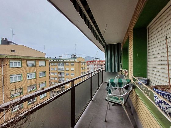 Foto 1 de Pis en venda a calle Bizkaia de 3 habitacions amb terrassa i calefacció