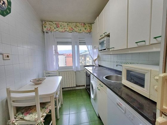 Foto 2 de Pis en venda a calle Bizkaia de 3 habitacions amb terrassa i calefacció