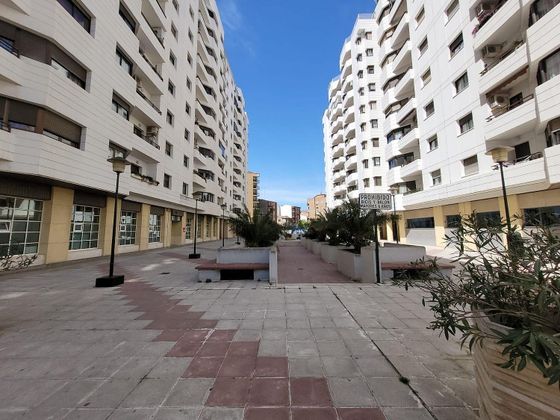Foto 2 de Piso en alquiler en Ciudad Jardín - Parque Roma de 4 habitaciones con terraza y muebles