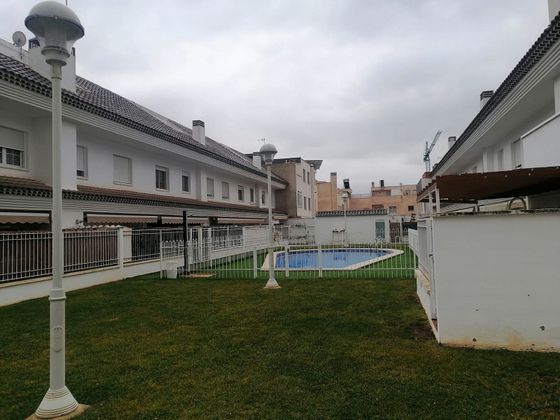 Foto 2 de Venta de casa adosada en Santa Cruz - Industria - Polígono Campollano de 4 habitaciones con terraza y piscina