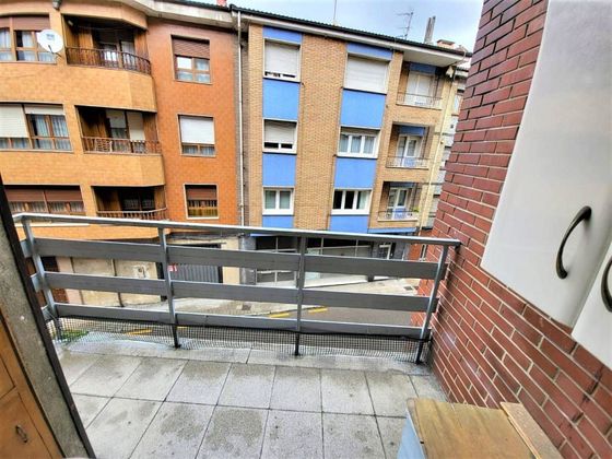 Foto 2 de Pis en venda a calle Mariano Menéndez Valdés de 4 habitacions amb terrassa i garatge