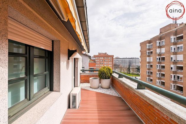 Foto 1 de Àtic en venda a Ermitagaña - Mendebaldea de 2 habitacions amb terrassa i aire acondicionat
