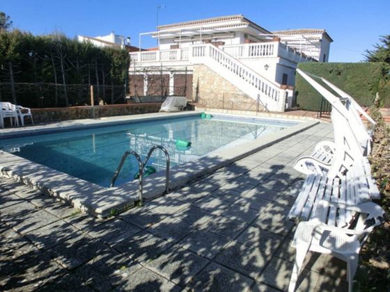Foto 1 de Casa en venda a calle Guadalajara de 8 habitacions amb terrassa i piscina