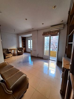Foto 2 de Piso en venta en calle San Vicente Martir de 2 habitaciones con terraza y ascensor