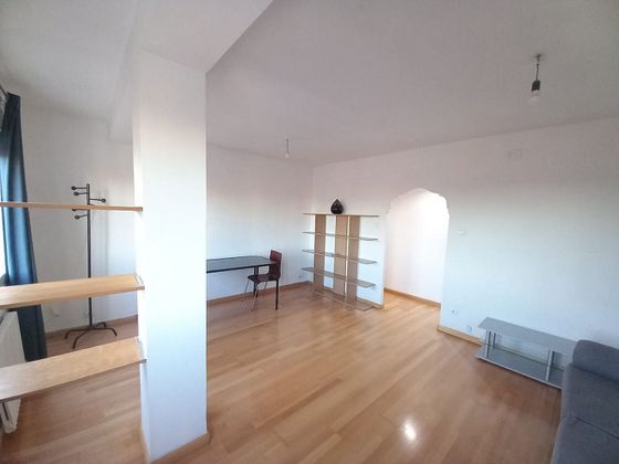 Foto 1 de Piso en alquiler en calle Duquesa Villahermosa de 2 habitaciones con muebles y balcón